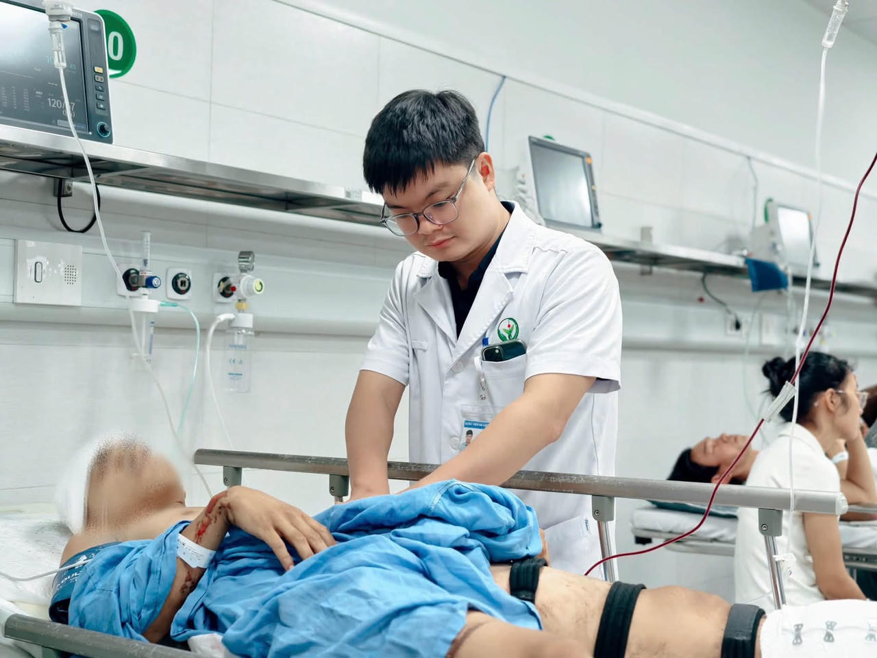 Cập nhật mới nhất tình trạng sức khoẻ nạn nhân vụ tai nạn xe khách lao khỏi cao tốc Pháp Vân - Cầu Giẽ