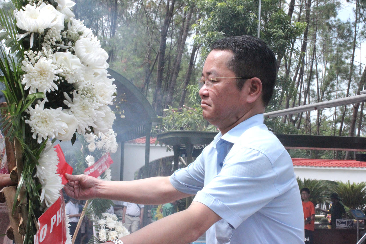 Báo Pháp luật Việt Nam tri ân tại Ngã ba Đồng Lộc, tiếp nối hành trình 'bồi đắp tâm hồn' tháng Bảy