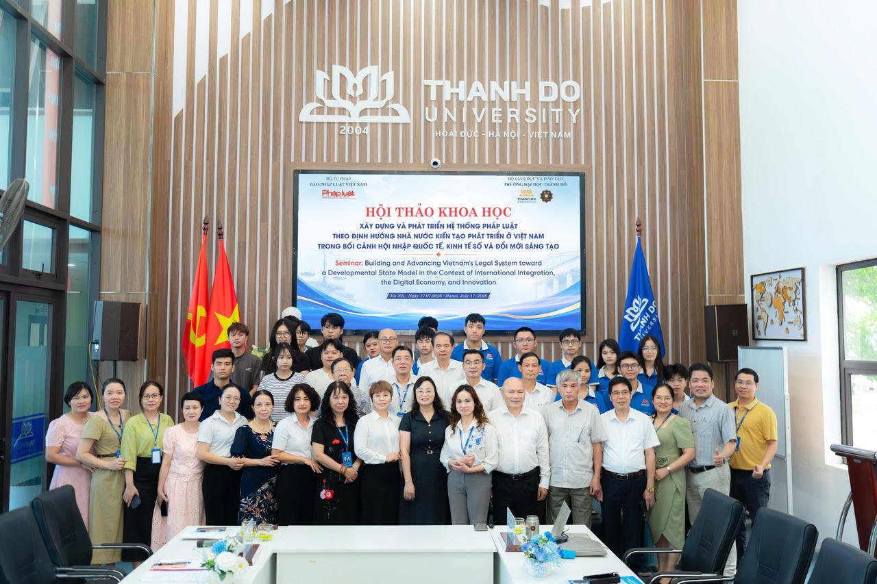 C&aacute;c đại biểu chụp ảnh lưu niệm tại Hội thảo