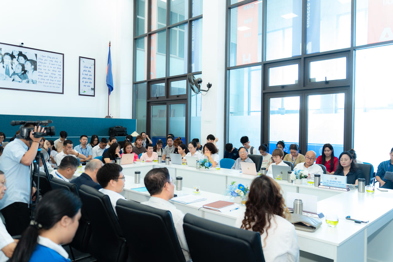 Đại biểu tham dự Hội thảo trao đổi, thảo luận về c&aacute;c vấn đề ph&aacute;p l&yacute; trong bối cảnh hội nhập quốc tế v&agrave; kinh tế số