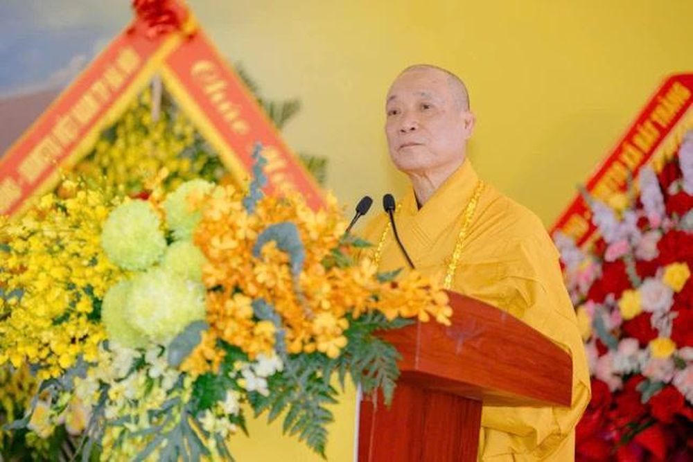 H&ograve;a thượng Th&iacute;ch Bảo Nghi&ecirc;m ph&aacute;t biểu khai mạc (Ảnh: Gi&aacute;c Ngộ online).