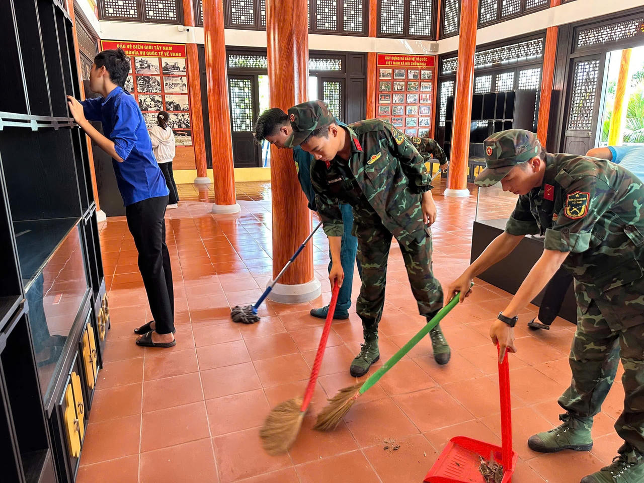 Tuổi trẻ lực lượng vũ trang tỉnh An Giang tô đẹp các địa chỉ đỏ