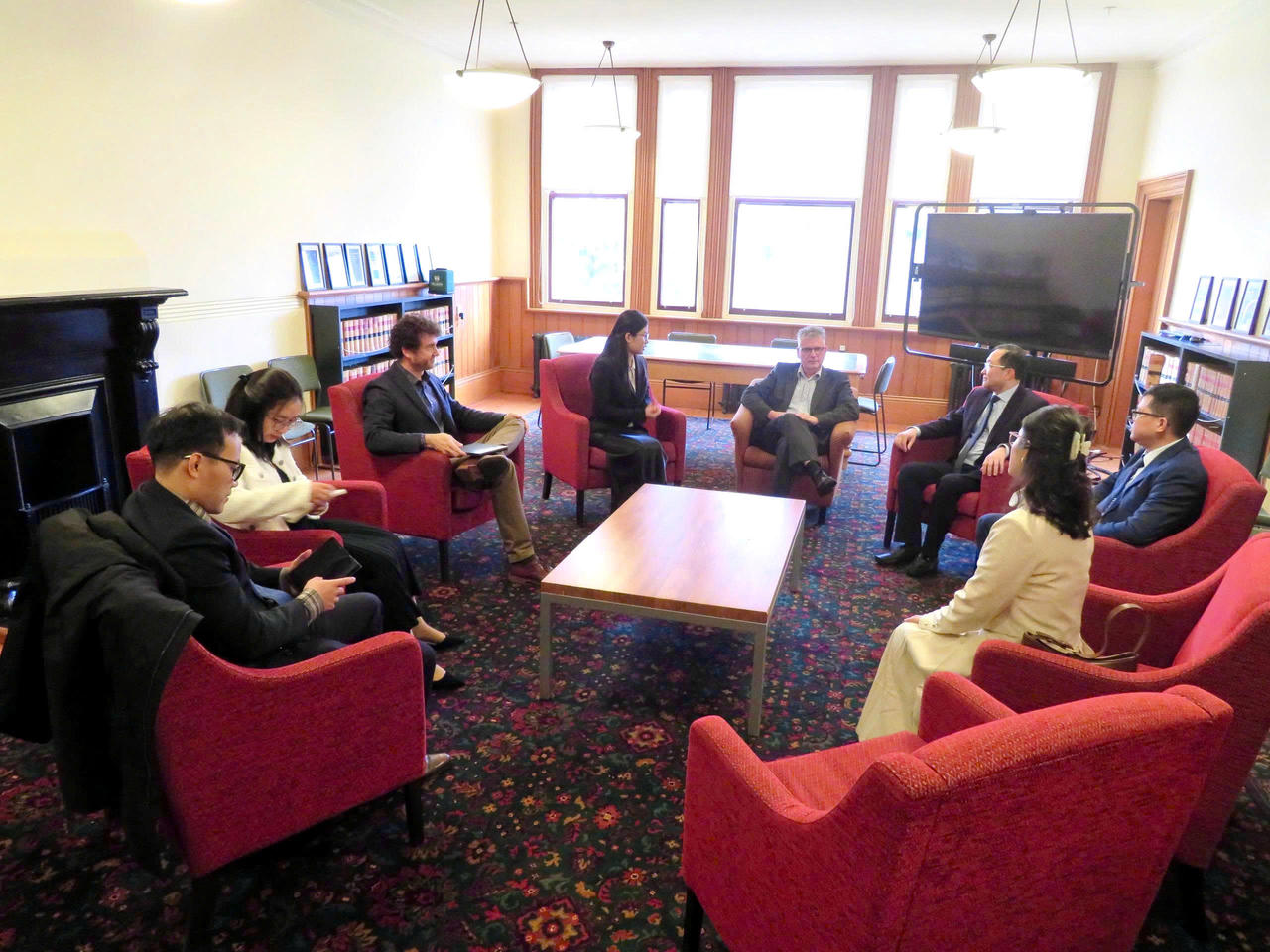Nghi&ecirc;n cứu, học tập kinh nghiệm về phổ biến, gi&aacute;o dục ph&aacute;p luật tại New Zealand