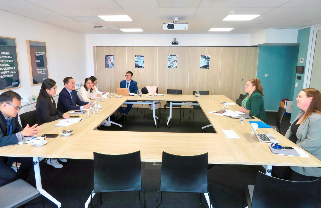 Nghi&ecirc;n cứu, học tập kinh nghiệm về phổ biến, gi&aacute;o dục ph&aacute;p luật tại New Zealand