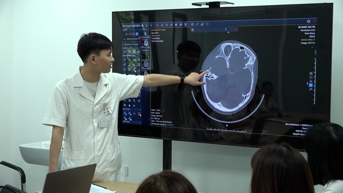 Trung t&acirc;m Ph&aacute;p y H&agrave; Nội v&agrave; h&agrave;nh tr&igrave;nh 'an cư lạc nghiệp'