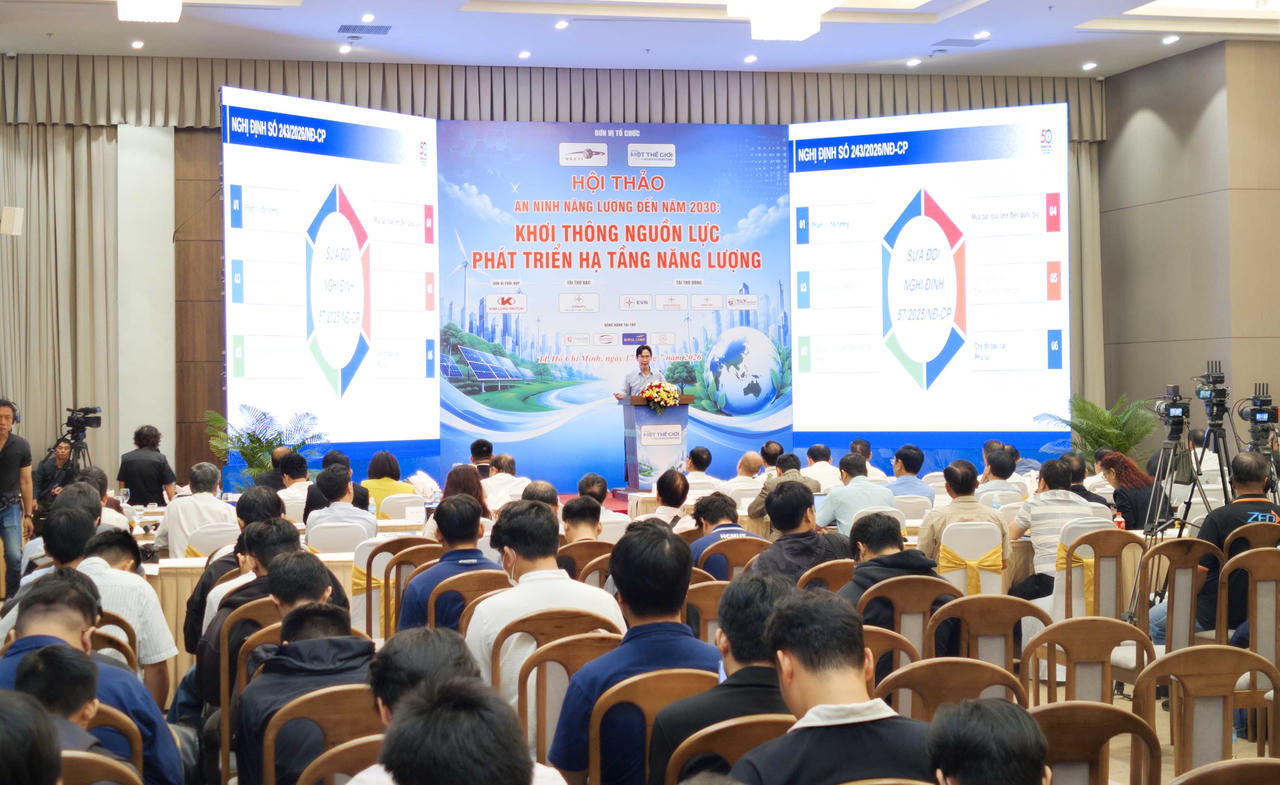 C&aacute;c đại biểu tr&igrave;nh b&agrave;y tham luận tại Hội thảo &ldquo;An ninh năng lượng đến 2030: Khơi th&ocirc;ng nguồn lực ph&aacute;t triển hạ tầng năng lượng&rdquo;. Ảnh TG
