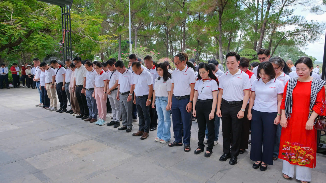 Báo Pháp luật Việt Nam tổ chức hành trình “Bồi đắp tâm hồn, tri ân tháng 7 miền Trung” lần thứ 19