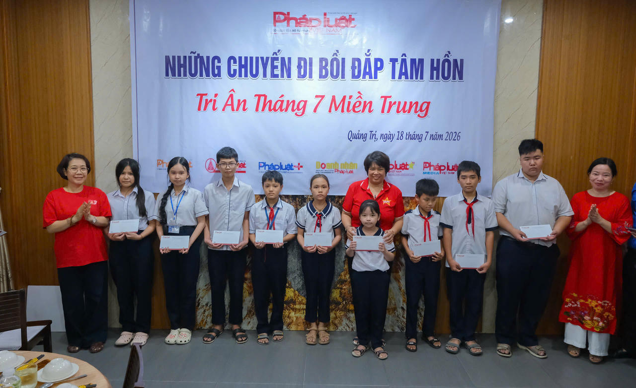 Báo Pháp luật Việt Nam tổ chức hành trình “Bồi đắp tâm hồn, tri ân tháng 7 miền Trung” lần thứ 19