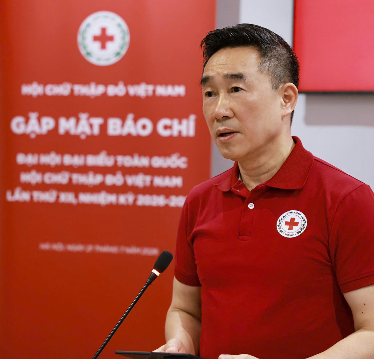 &Ocirc;ng Nguyễn Hải Anh Ph&oacute; Chủ tịch, Tổng Thư k&yacute; Trung ương Hội Chữ thập Đỏ Việt Nam ph&aacute;t biểu tại họp b&aacute;o. (Ảnh trong b&agrave;i: Hội Chữ thập đỏ Việt Nam)