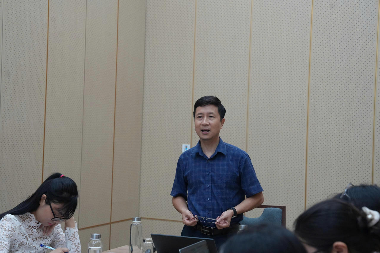 Ph&oacute; Vụ trưởng Vụ Ph&aacute;p chế Nguyễn Hữu Qu&acirc;n tr&igrave;nh b&agrave;y b&aacute;o c&aacute;o.
