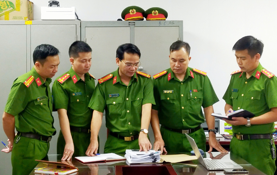 Văn ph&ograve;ng Cơ quan Cảnh s&aacute;t điều tra C&ocirc;ng an tỉnh triển khai phương &aacute;n triệt ph&aacute; chuy&ecirc;n &aacute;n. (Ảnh: Bộ C&ocirc;ng an)