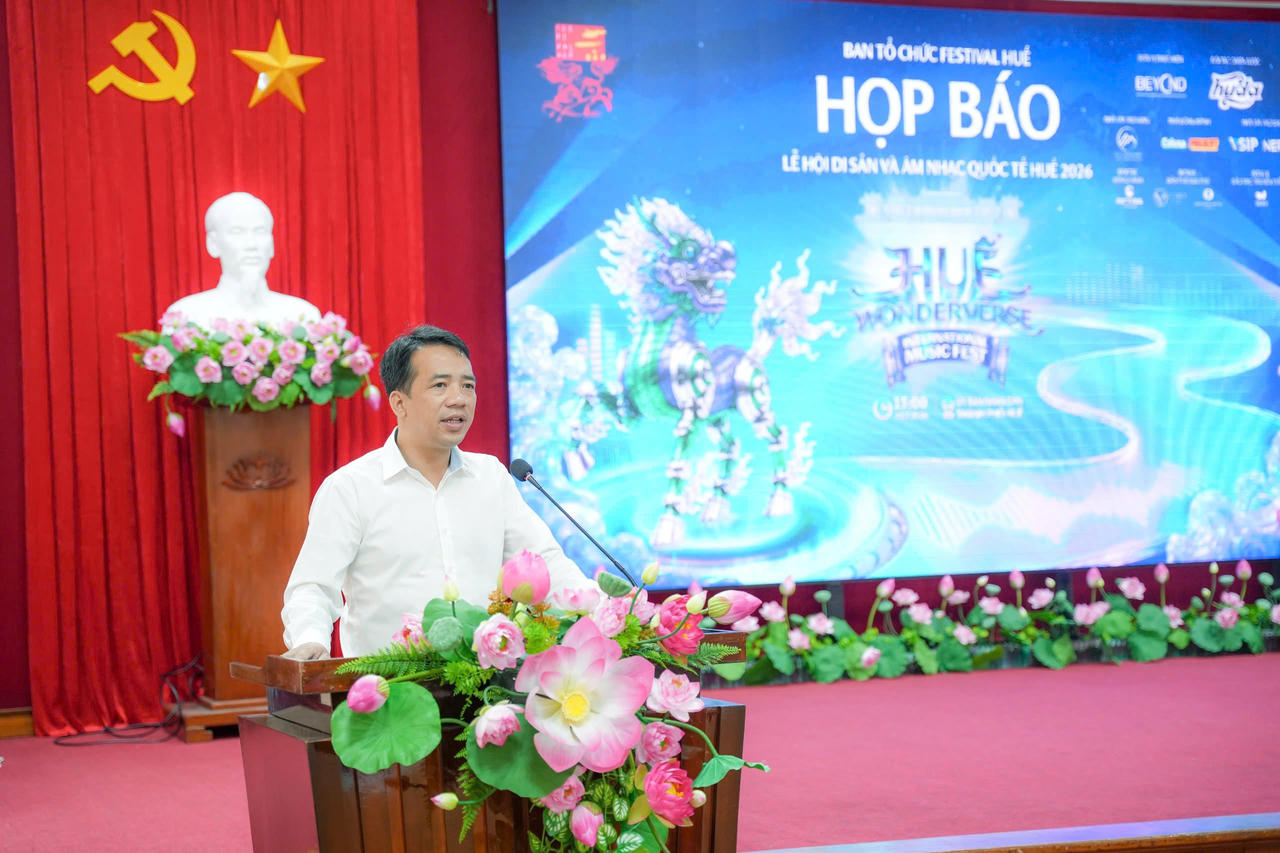 Ph&oacute; Chủ tịch UBND TP Huế Trần Hữu Thuỳ Giang ph&aacute;t biểu tại buổi họp b&aacute;o. (Ảnh: L&ecirc; Ho&agrave;ng)