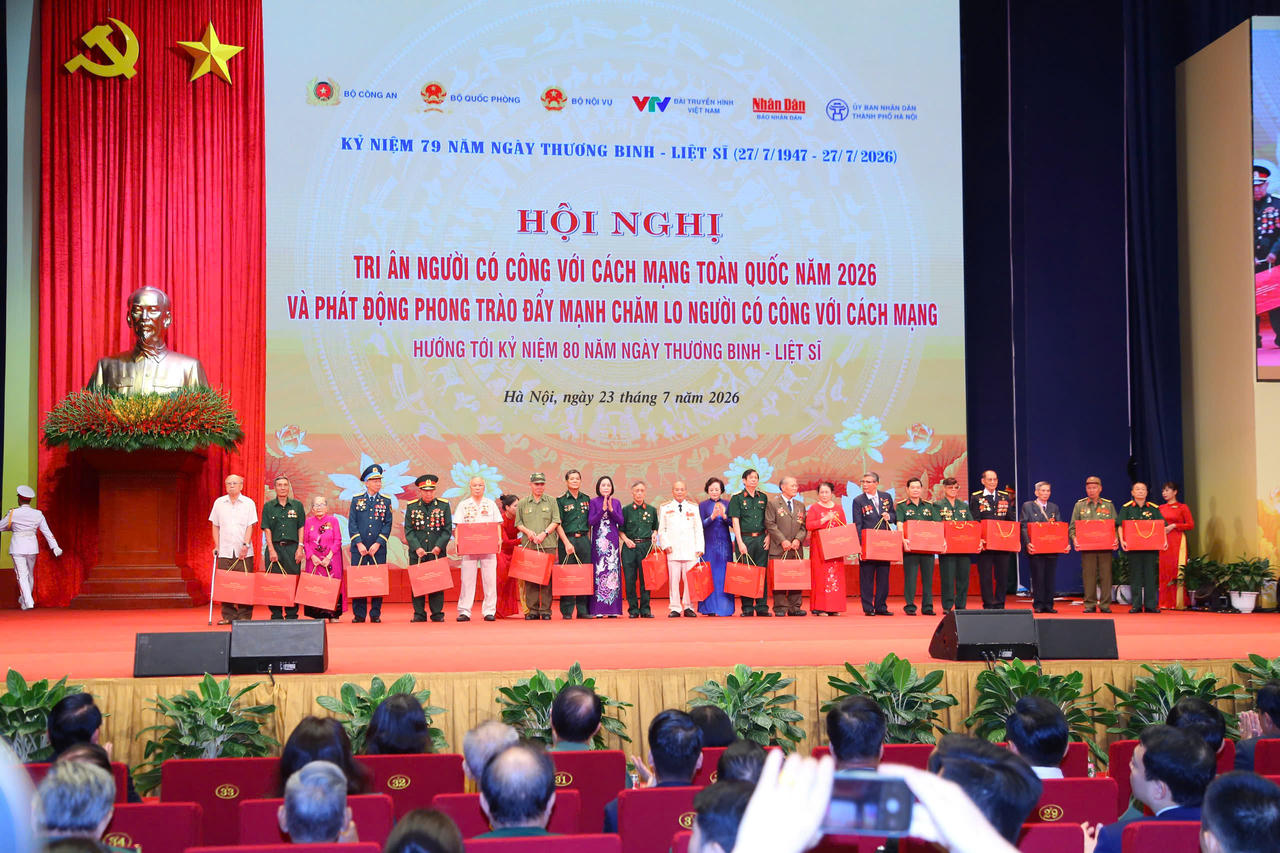 Trong suốt 79 năm qua, Đảng v&agrave; Nh&agrave; nước lu&ocirc;n x&aacute;c định c&ocirc;ng t&aacute;c chăm lo người c&oacute; c&ocirc;ng l&agrave; chủ trương nhất qu&aacute;n, l&agrave; tr&aacute;ch nhiệm ch&iacute;nh trị v&agrave; đạo l&yacute; của d&acirc;n tộc.