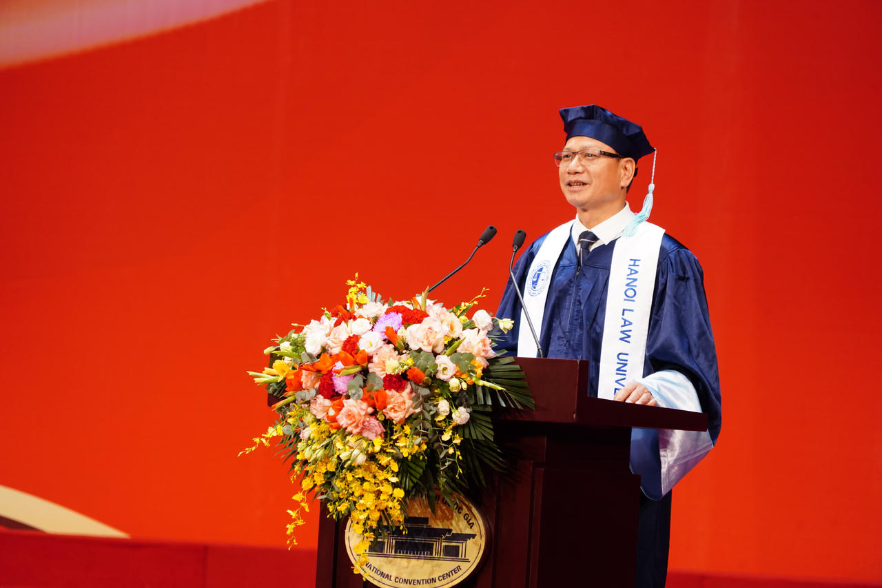 TS. Nguyễn Triều Dương, Trưởng ph&ograve;ng Đ&agrave;o tạo Đại học ph&aacute;t biểu tại buổi lễ.