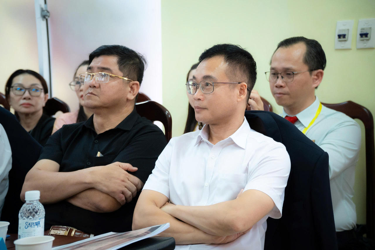 C&aacute;c đại biểu tham dự chương tr&igrave;nh.