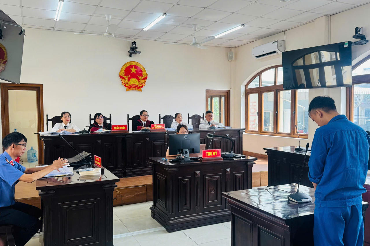 Hội đồng x&eacute;t xử TAND th&agrave;nh phố Đồng Nai tuy&ecirc;n phạt tử h&igrave;nh đối tượng s&aacute;t hại chủ tiệm tạp h&oacute;a để cướp 1,5 triệu đồng. Ảnh: Duy Trường