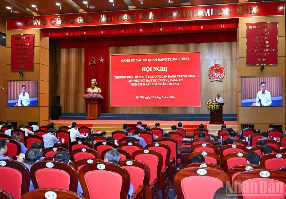 Thường trực Ban B&iacute; thư Trần Cẩm T&uacute;, B&iacute; thư Đảng ủy c&aacute;c cơ quan Đảng Trung ương ph&aacute;t biểu kết luận hội nghị. Ảnh: nhandan.vn