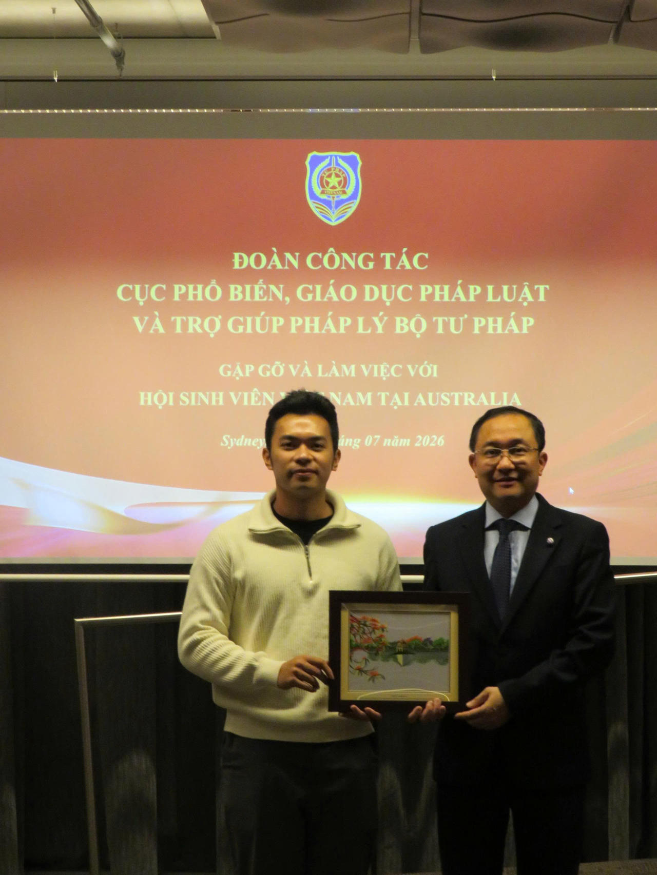 Nghi&ecirc;n cứu, học tập kinh nghiệm về phổ biến, gi&aacute;o dục ph&aacute;p luật tại Australia