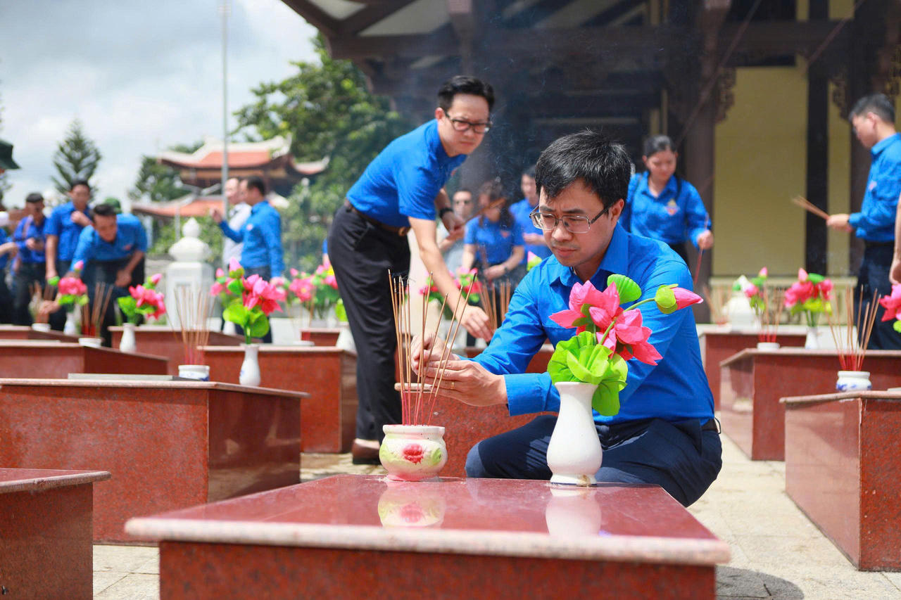 Tuổi trẻ Ch&iacute;nh phủ triển khai chuỗi hoạt động tri &acirc;n nh&acirc;n Ng&agrave;y Thương binh - Liệt sĩ