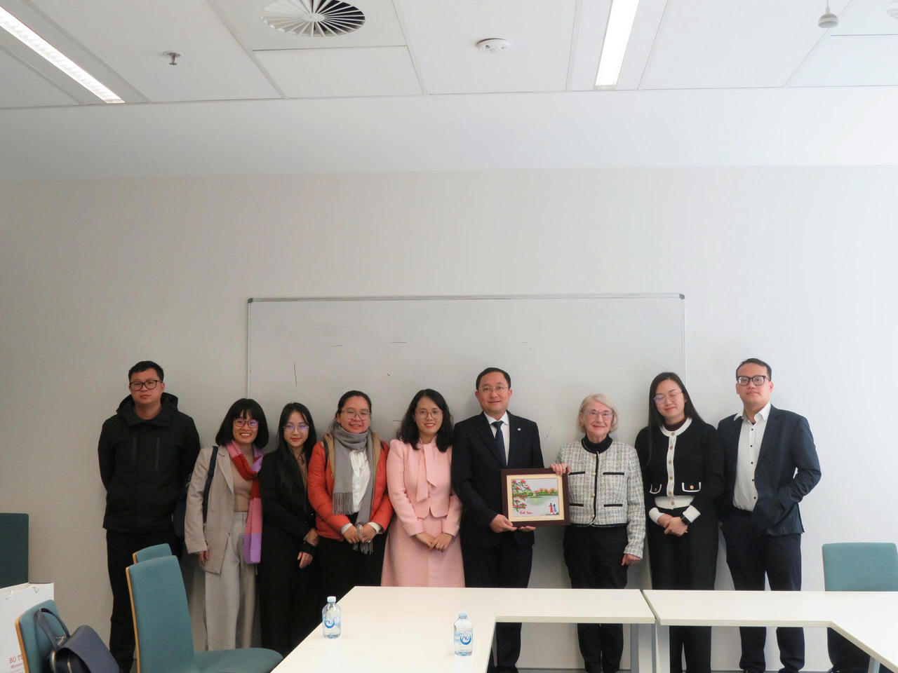 Nghi&ecirc;n cứu, học tập kinh nghiệm về phổ biến, gi&aacute;o dục ph&aacute;p luật tại Australia
