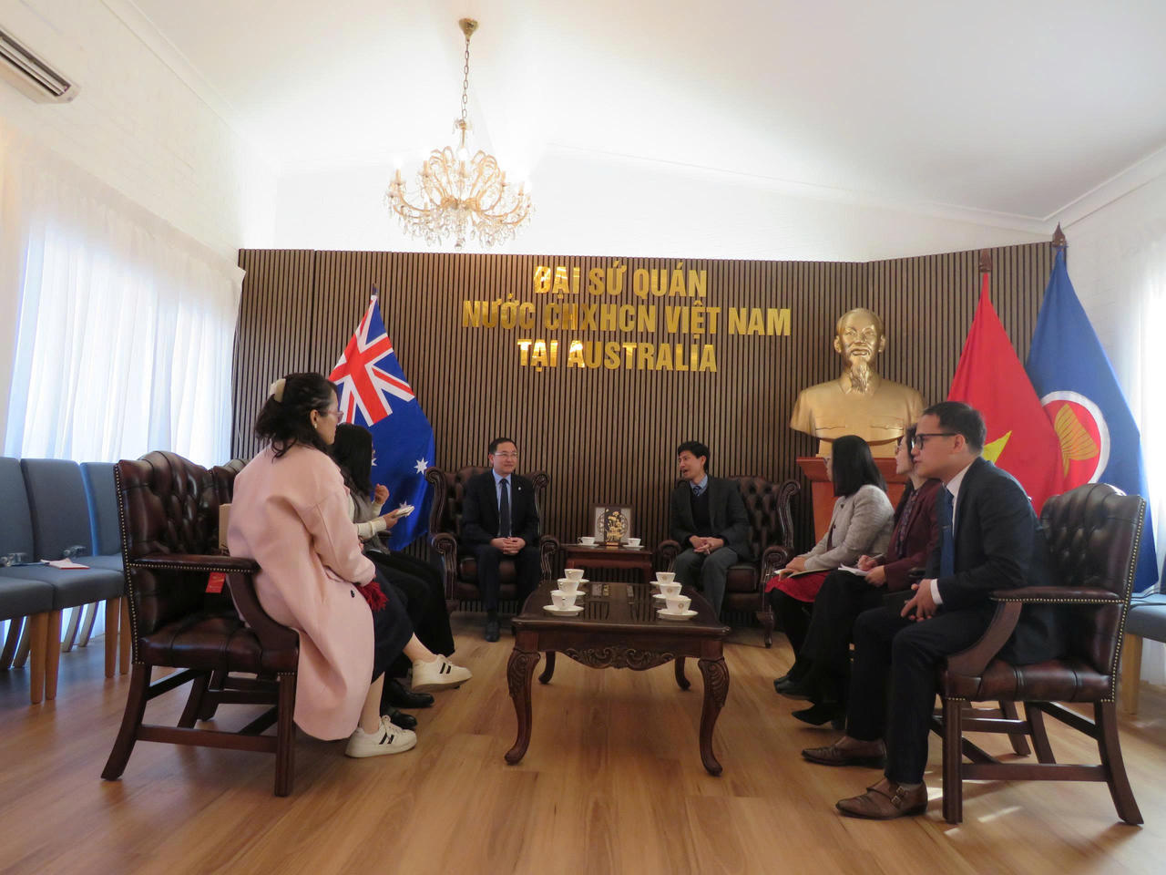 Nghi&ecirc;n cứu, học tập kinh nghiệm về phổ biến, gi&aacute;o dục ph&aacute;p luật tại Australia