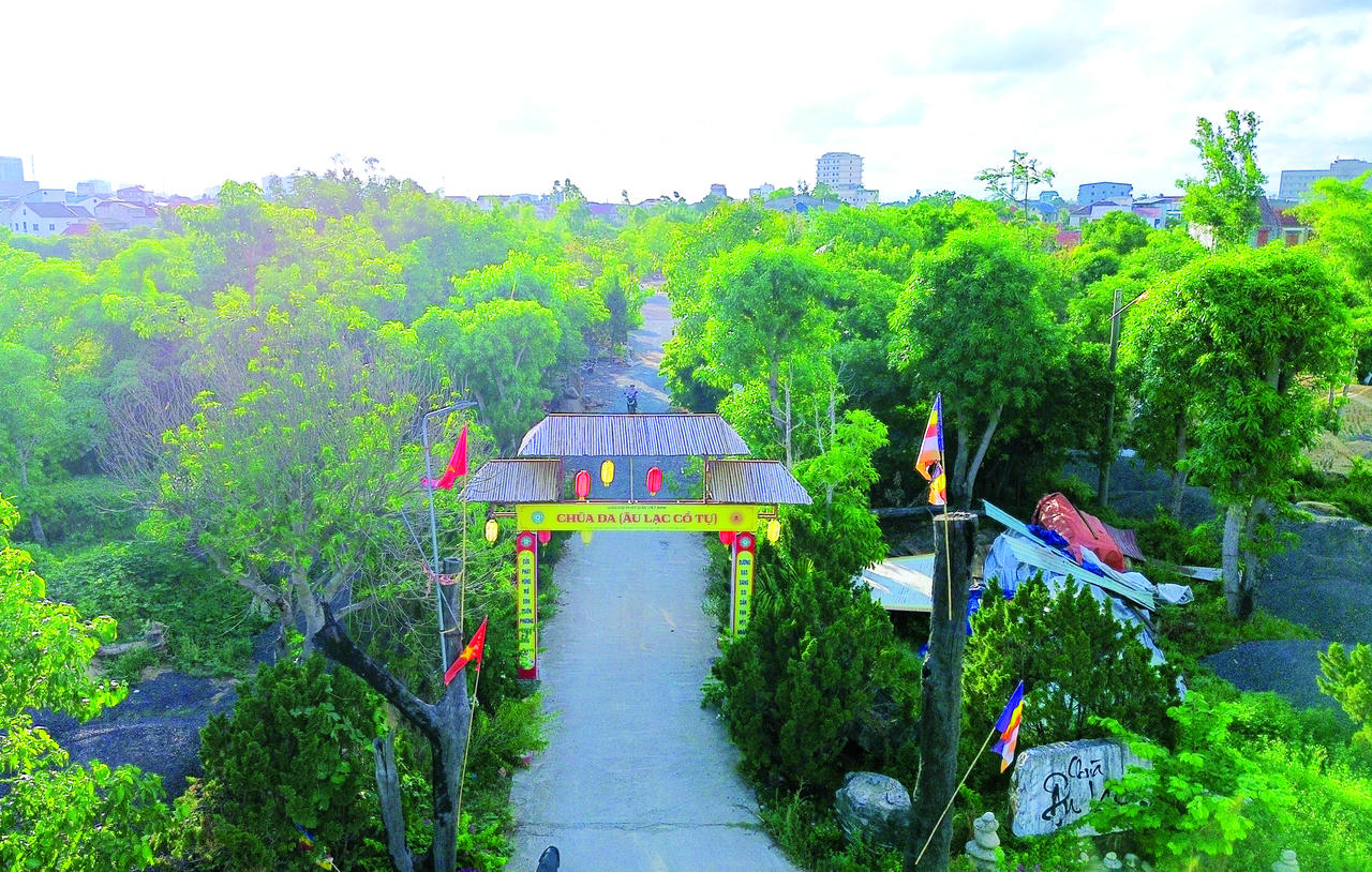 Ng&ocirc;i ch&ugrave;a duy nhất tr&ecirc;n cả nước c&oacute; ban thờ ri&ecirc;ng d&agrave;nh cho những người chiến sĩ cầm b&uacute;t.