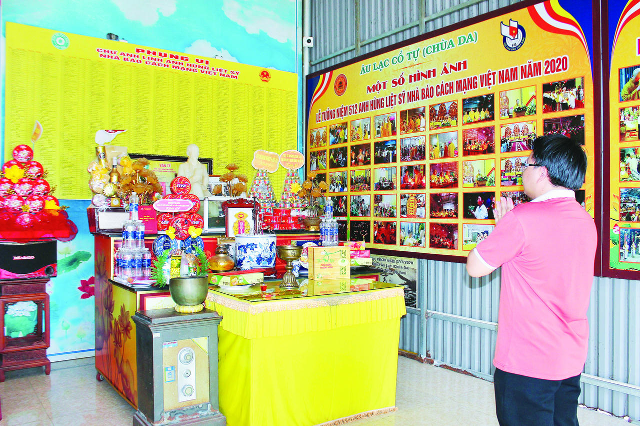 Ng&ocirc;i ch&ugrave;a thờ phụng những nh&agrave; b&aacute;o - liệt sĩ