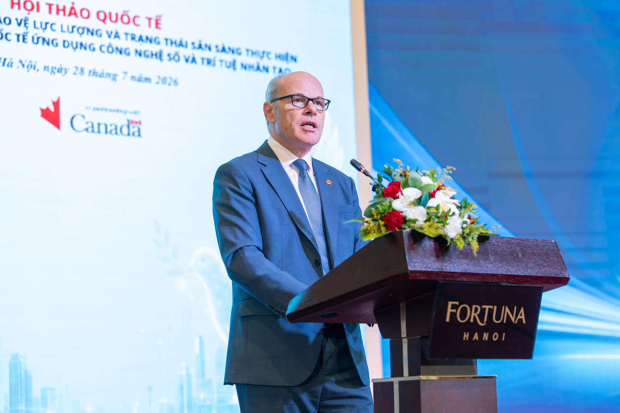 Đại sứ Canada tại Việt Nam Jim Nickel ph&aacute;t biểu.