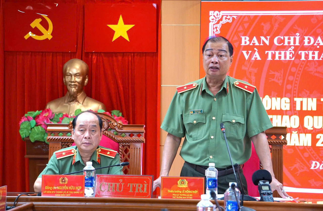 Thiếu tướng L&ecirc; Hồng Hiệp, Ph&oacute; Cục trưởng Cục C&ocirc;ng t&aacute;c ch&iacute;nh trị, ph&aacute;t biểu th&ocirc;ng tin về quy m&ocirc; kỷ lục của Hội thao CAND 2026 (ảnh V&acirc;n Anh)