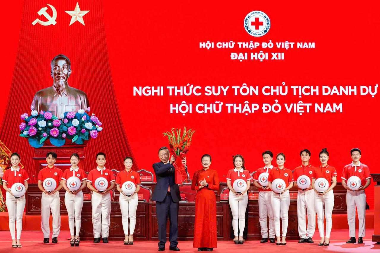 Đại hội thực hiện nghi thức đề cử Tổng B&iacute; thư, Chủ tịch nước T&ocirc; L&acirc;m l&agrave;m Chủ tịch danh dự Hội Chữ thập đỏ Việt Nam nhiệm kỳ 2026-2031.