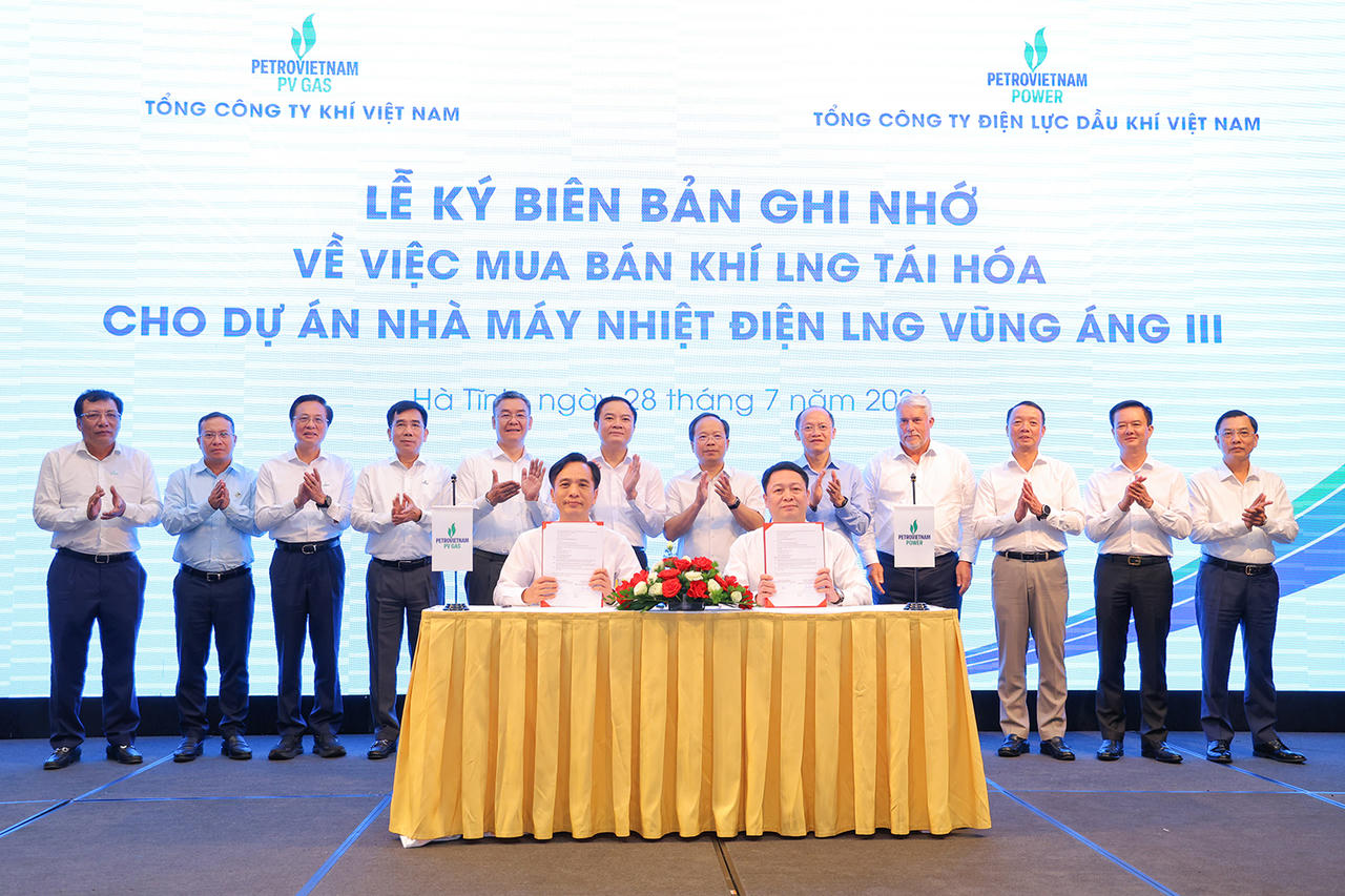 : Lễ k&yacute; bi&ecirc;n bản ghi nhớ mua b&aacute;n kh&iacute; LNG t&aacute;i h&oacute;a cho Dự &aacute;n NMĐ Vũng &Aacute;ng III.