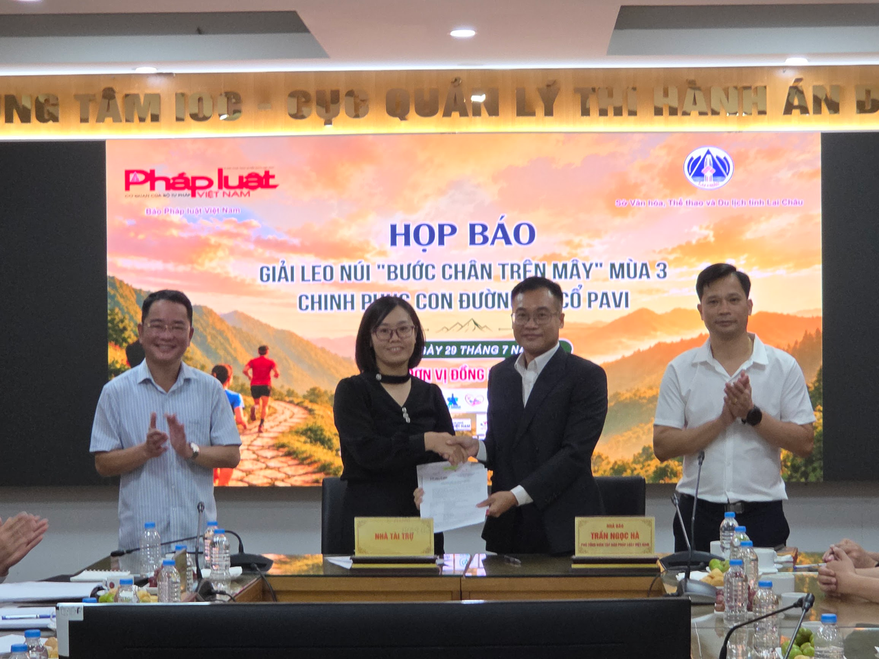 Khởi động Giải leo núi 'Bước chân trên mây' mùa 3, lần đầu mở rộng cho vận động viên toàn quốc