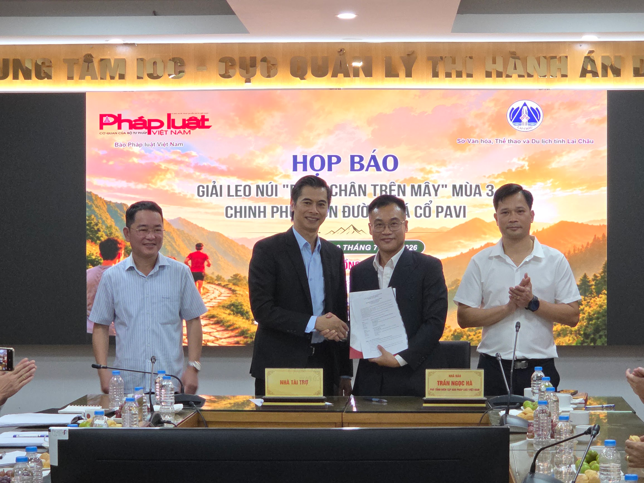 Khởi động Giải leo núi 'Bước chân trên mây' mùa 3, lần đầu mở rộng cho vận động viên toàn quốc