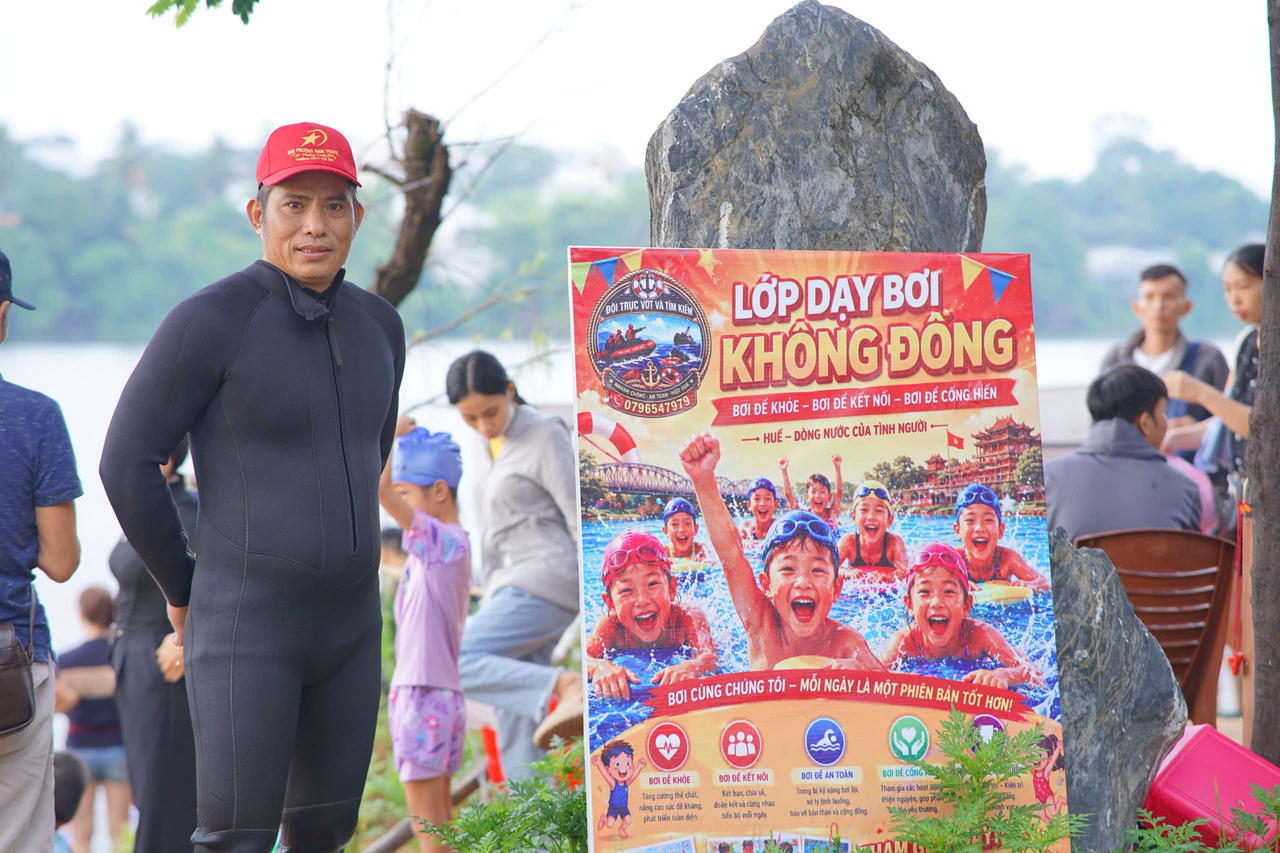 Anh Hồng Dương - Người s&aacute;ng lập lớp học bơi 0 đồng. (Ảnh: Long Vũ)