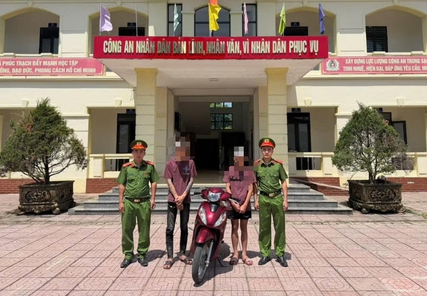 Hai đối tượng Đ v&agrave; B bị c&ocirc;ng an bắt giữ. (Ảnh: C&ocirc;ng an cung cấp)