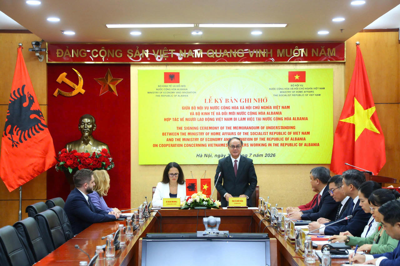Thứ trưởng Bộ Nội vụ Vũ Chiến Thắng ph&aacute;t biểu tại Lễ k&yacute; kết.  (Ảnh: Bộ Nội vụ)
