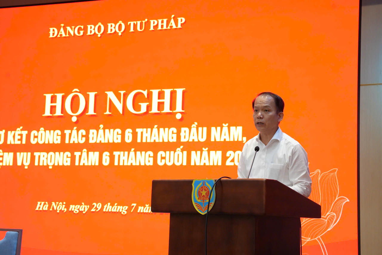 Bộ trưởng Ho&agrave;ng Thanh T&ugrave;ng ph&aacute;t biểu chỉ đạo.