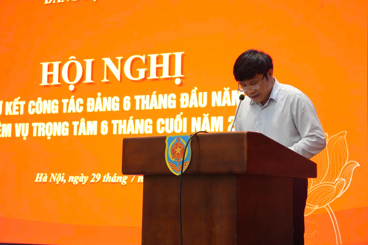 Viện trưởng Viện Chiến lược v&agrave; Khoa học ph&aacute;p l&yacute; Nguyễn Văn Cương