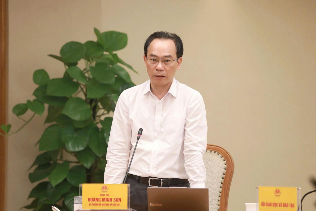 Bộ trưởng Bộ GD&amp;amp;ĐT Ho&agrave;ng Minh Sơn ph&aacute;t biểu tại cuộc họp. (Ảnh: MOET)
