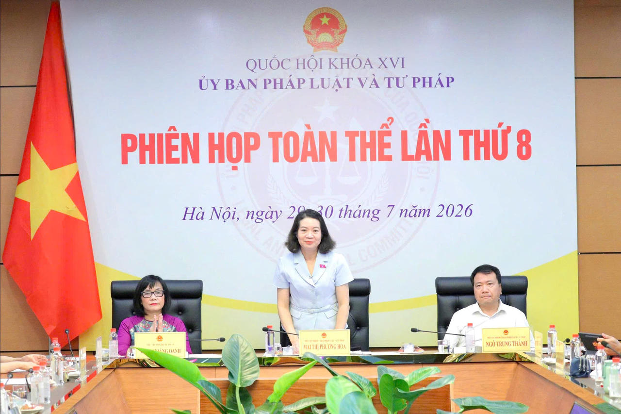 Ph&oacute; Chủ nhiệm Ủy ban Ph&aacute;p luật v&agrave; Tư ph&aacute;p Mai Thị Phương Hoa ph&aacute;t biểu
