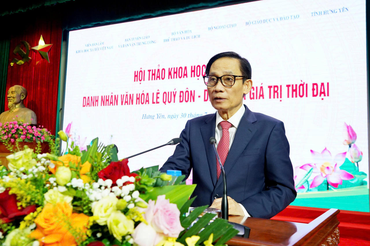 &Ocirc;ng L&ecirc; Ho&agrave;i Trung - Ủy vi&ecirc;n Bộ Ch&iacute;nh trị, Bộ trưởng Bộ Ngoại giao ph&aacute;t biểu tại Hội thảo (Ảnh: Vũ H&ugrave;ng)