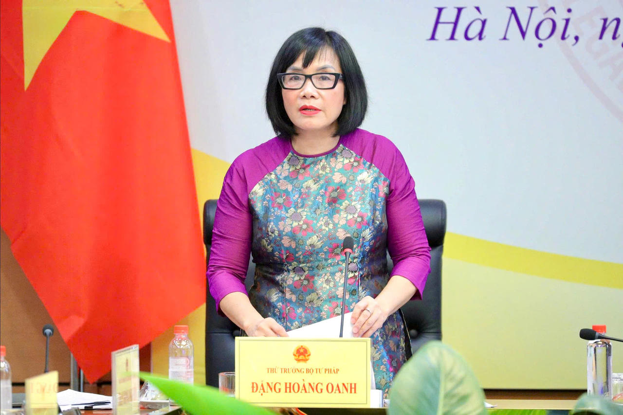 Thứ trưởng Bộ Tư ph&aacute;p Đặng Ho&agrave;ng Oanh ph&aacute;t biểu