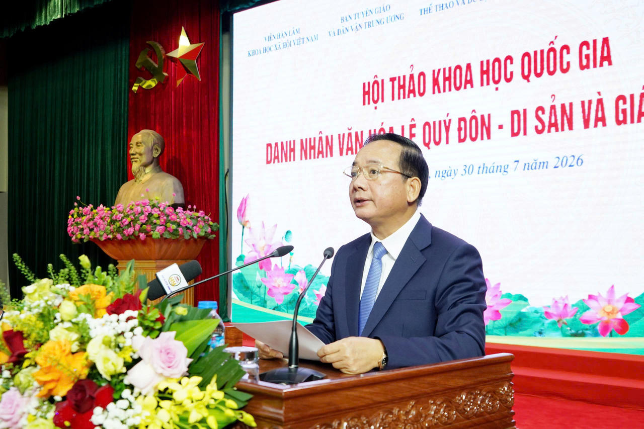 &Ocirc;ng Trịnh Văn Quyết - Ủy vi&ecirc;n Bộ Ch&iacute;nh trị, B&iacute; thư Trung ương Đảng, Trưởng ban Tuy&ecirc;n gi&aacute;o v&agrave; D&acirc;n vận Trung ương ph&aacute;t biểu chỉ đạo Hội thảo (Ảnh: Vũ H&ugrave;ng)