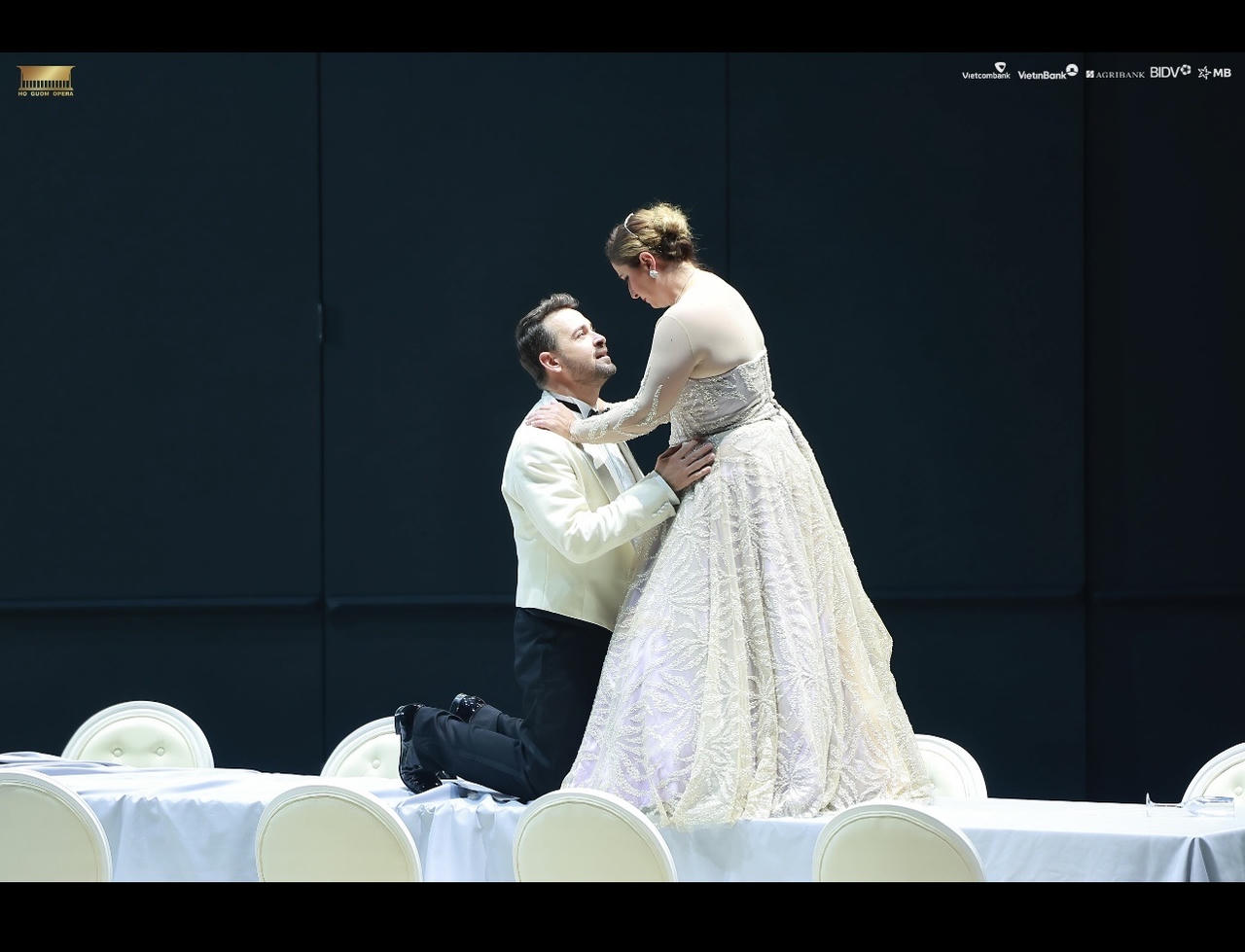 &ldquo;La Traviata&rdquo; kể về mối t&igrave;nh đầy bi kịch giữa Violetta Val&eacute;ry v&agrave; Alfredo Germont (ảnh NHHG).