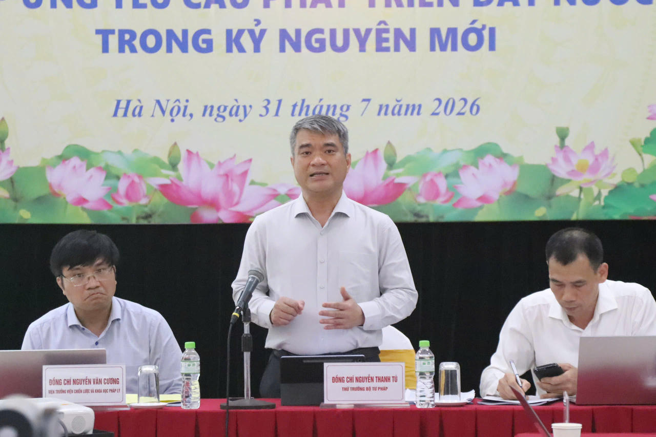 Thứ trưởng Bộ Tư ph&aacute;p Nguyễn Thanh T&uacute; ph&aacute;t biểu.