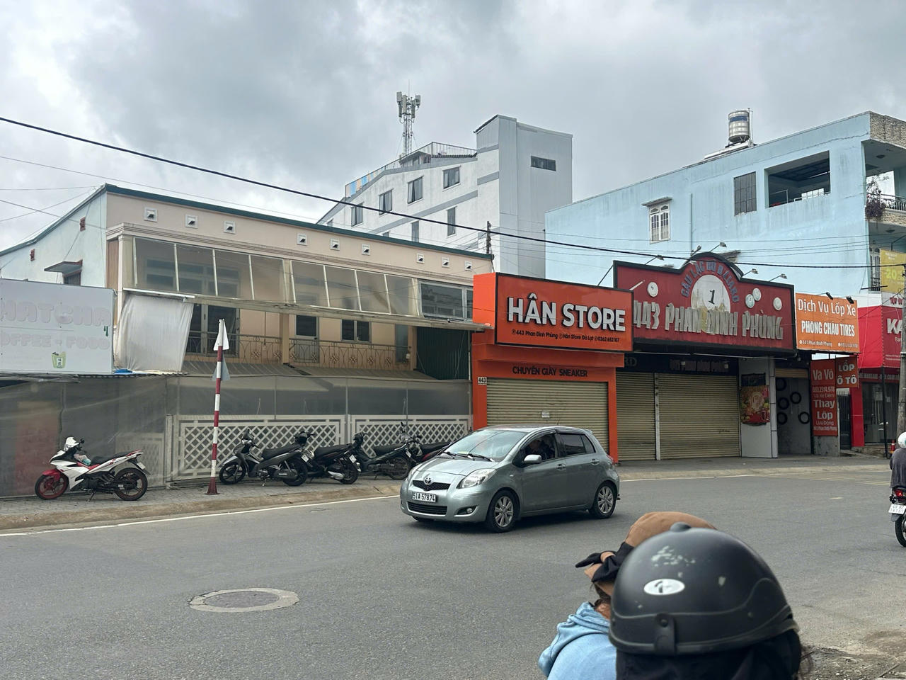 T&agrave;i sản l&agrave; nh&agrave; đất tại số 357 (số mới 443) Phan Đ&igrave;nh Ph&ugrave;ng,&nbsp;phường Xu&acirc;n Hương - Đ&agrave; Lạt đến nay vữa chưa được giao cho đơn vị tr&uacute;ng đấu gi&aacute;.
