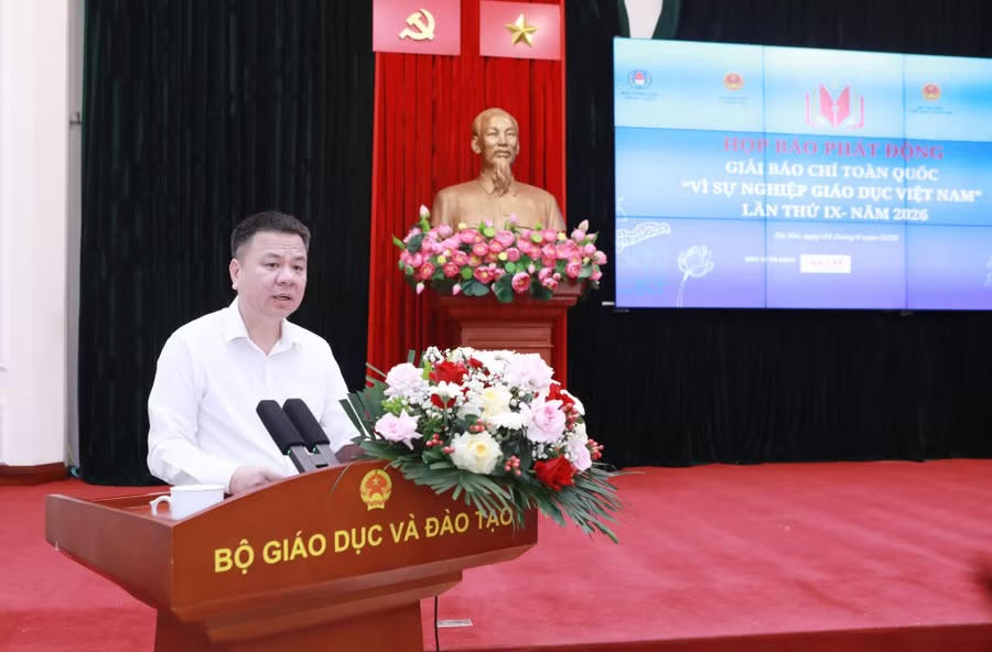 &Ocirc;ng Triệu Ngọc L&acirc;m - Tổng Bi&ecirc;n tập B&aacute;o Gi&aacute;o dục v&agrave; Thời đại, Ph&oacute; Trưởng Ban Thường trực Ban Tổ chức ph&aacute;t biểu. (Ảnh: BTC)