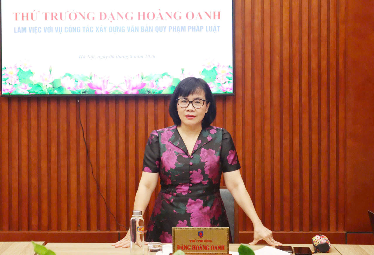Thứ trưởng Đặng Ho&agrave;ng Oanh.