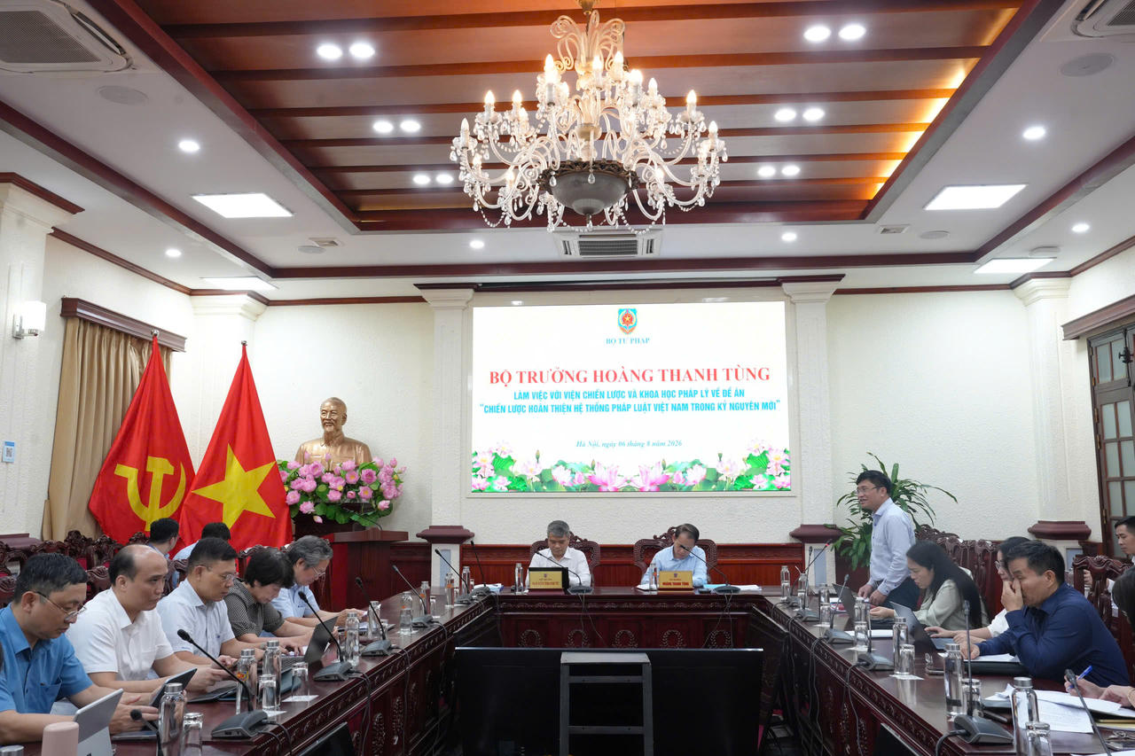 Quang cảnh buổi l&agrave;m việc.