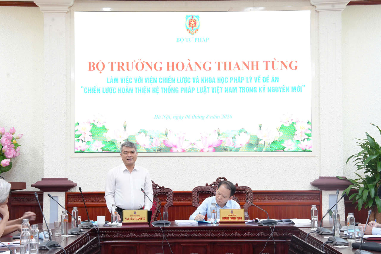 Thứ trưởng Nguyễn Thanh T&uacute; ph&aacute;t biểu tại buổi l&agrave;m việc.